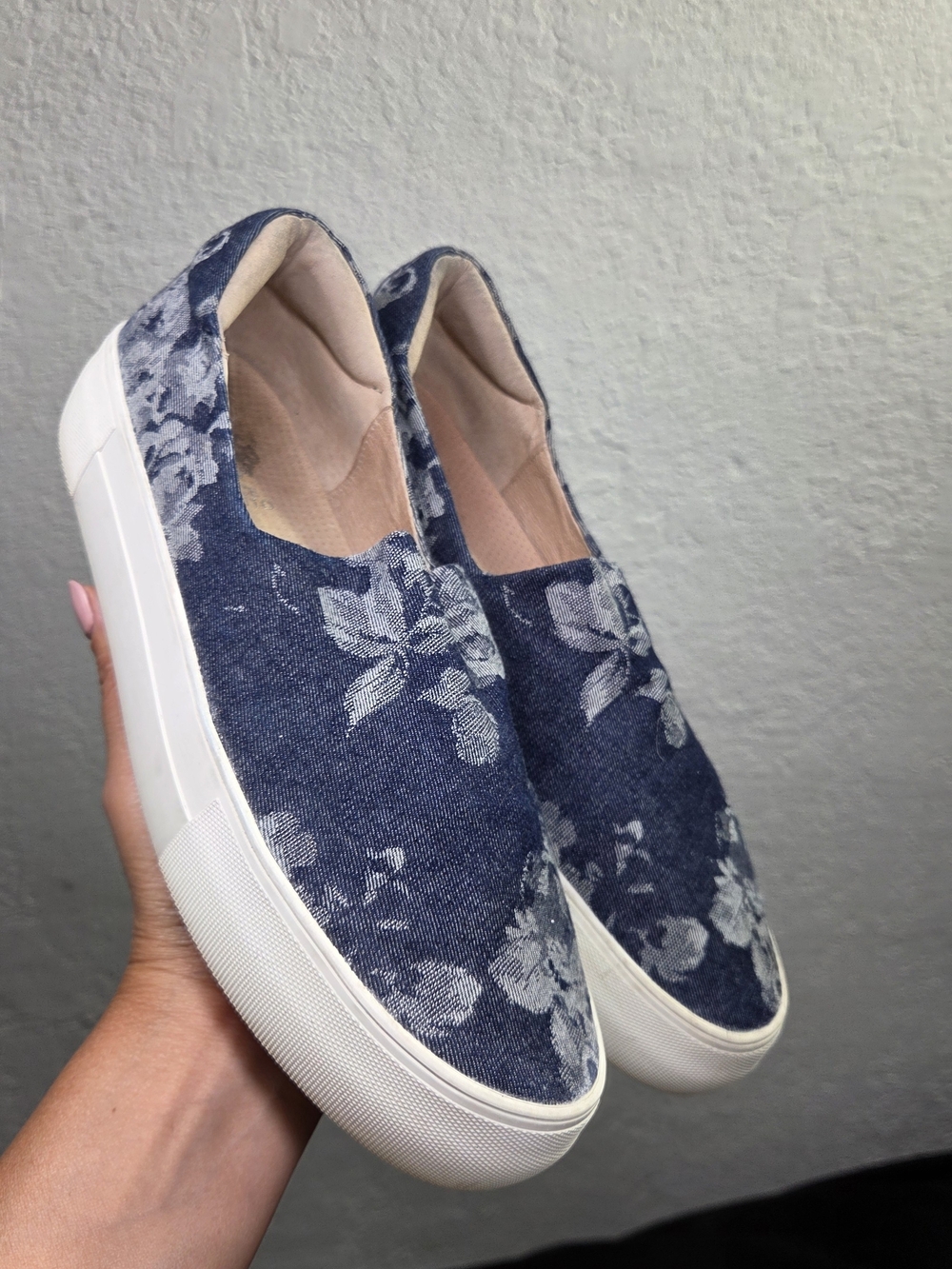 Vince Camuto Denim Jacquard Floral Slip On Platform Sneakers Size 9